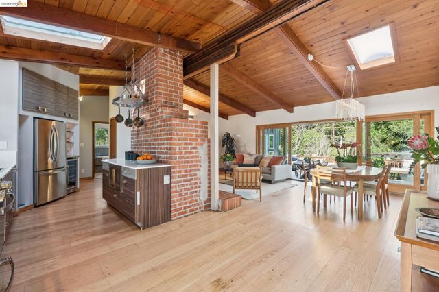 3500 Rubin Dr, Oakland, CA 94602