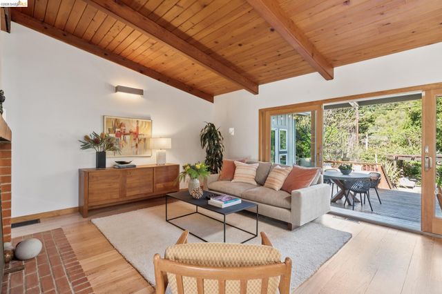 3500 Rubin Dr, Oakland, CA 94602