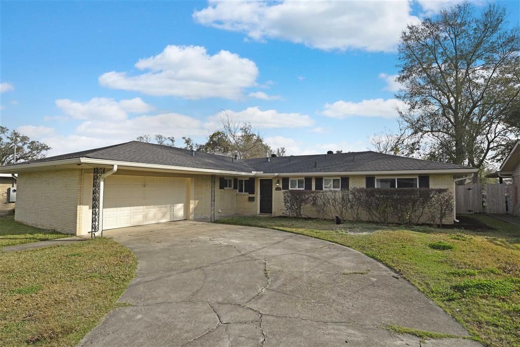 4307 Oaklawn Street, Lake Charles, LA 70605