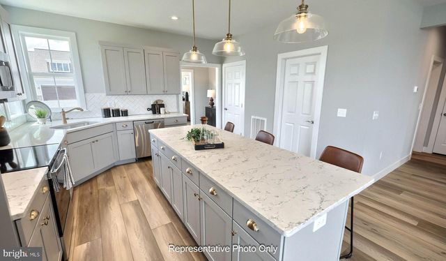 524 STONE GATE BLVD, Annville, PA 17003