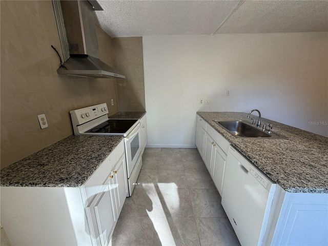 5256 MIDDLE COURT 104, Orlando, FL 32811