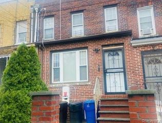 922 E 221st Street, Bronx, NY 10469