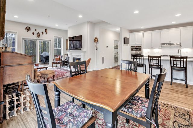 930 Tillinghast Drive 930, Oxford, CT 06478