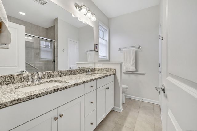 930 Tillinghast Drive 930, Oxford, CT 06478