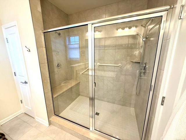 930 Tillinghast Drive 930, Oxford, CT 06478