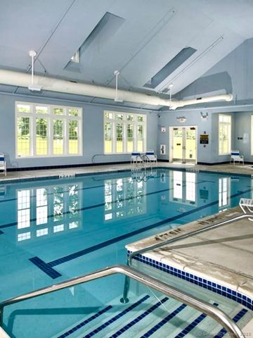 930 Tillinghast Drive 930, Oxford, CT 06478