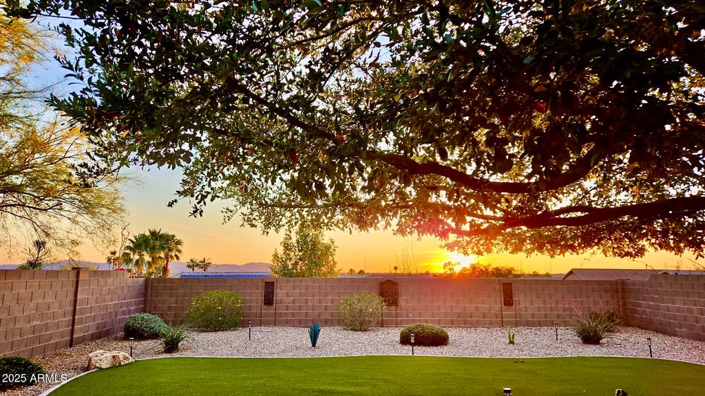 19556 N 107TH Drive, Peoria, AZ 85373