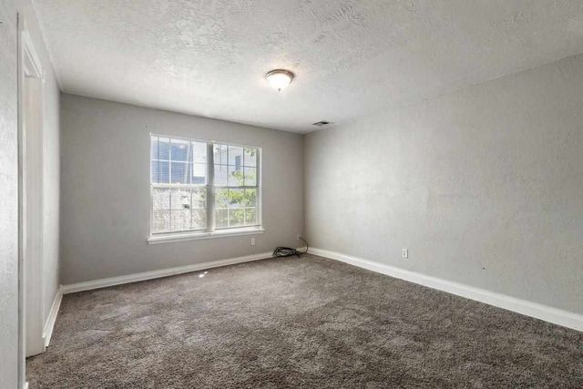 9 NW 7th St, Lawton, OK 73507