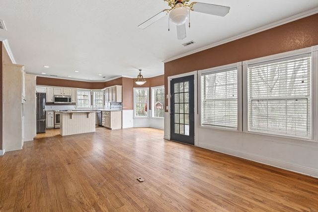 1645 N Charlee Avenue, Fayetteville, AR 72703