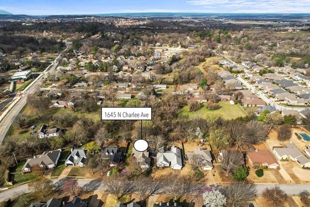 1645 N Charlee Avenue, Fayetteville, AR 72703