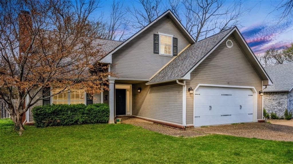 1645 N Charlee Avenue, Fayetteville, AR 72703