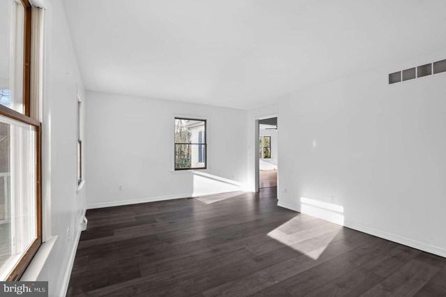 66 DEERWOOD AVE, Milmay, NJ 08340