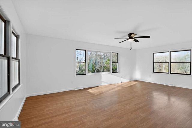 66 DEERWOOD AVE, Milmay, NJ 08340