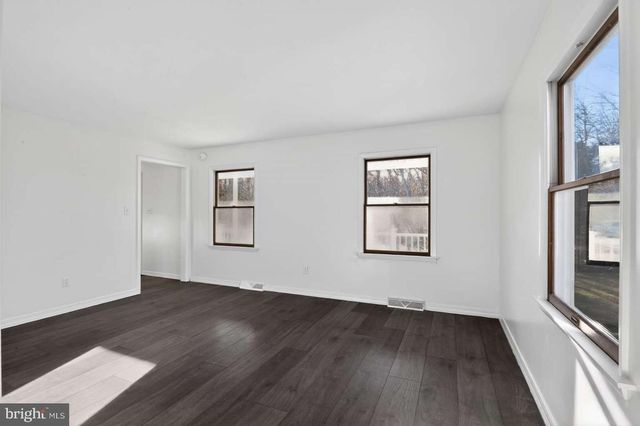 66 DEERWOOD AVE, Milmay, NJ 08340