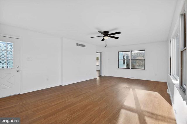 66 DEERWOOD AVE, Milmay, NJ 08340