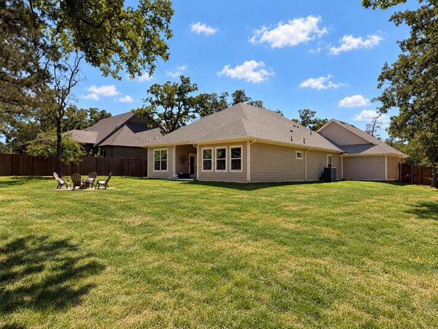 214 Colt Drive, Lake Kiowa, TX 76240