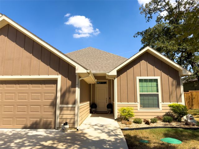 214 Colt Drive, Lake Kiowa, TX 76240
