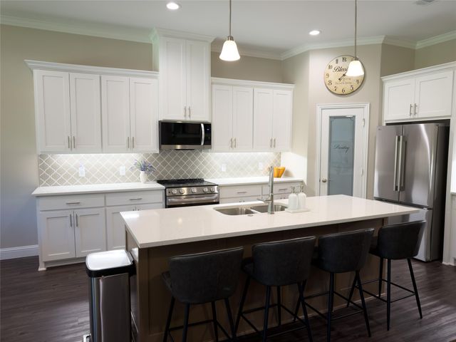 214 Colt Drive, Lake Kiowa, TX 76240