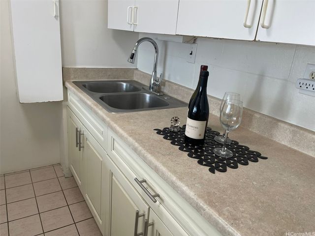 1121 Ala Napunani Street 501, Honolulu, HI 96818