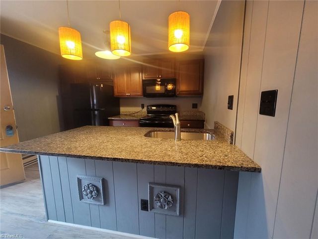 4295 Brownsboro Road 03, Winston-salem, NC 27106