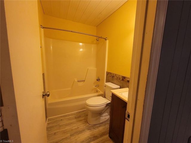 4295 Brownsboro Road 03, Winston-salem, NC 27106