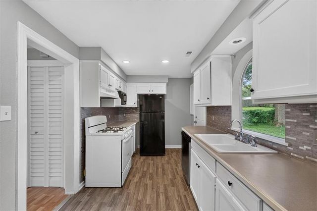 207 W North Avenue, Belton, MO 64012