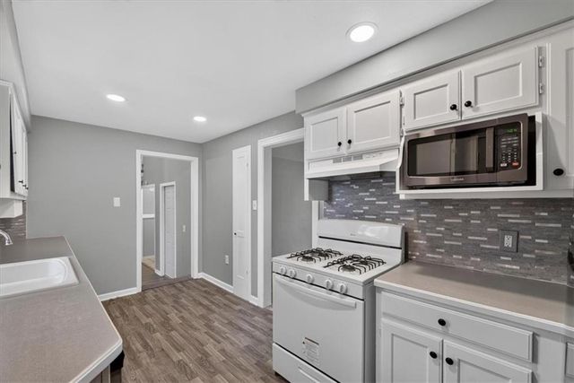 207 W North Avenue, Belton, MO 64012
