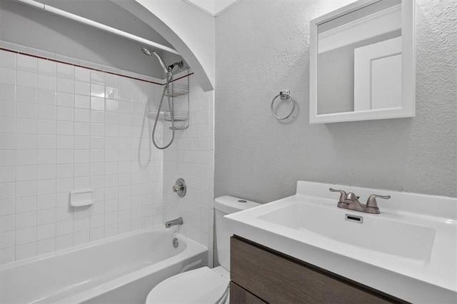 207 W North Avenue, Belton, MO 64012