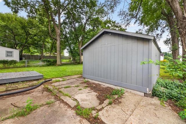 207 W North Avenue, Belton, MO 64012