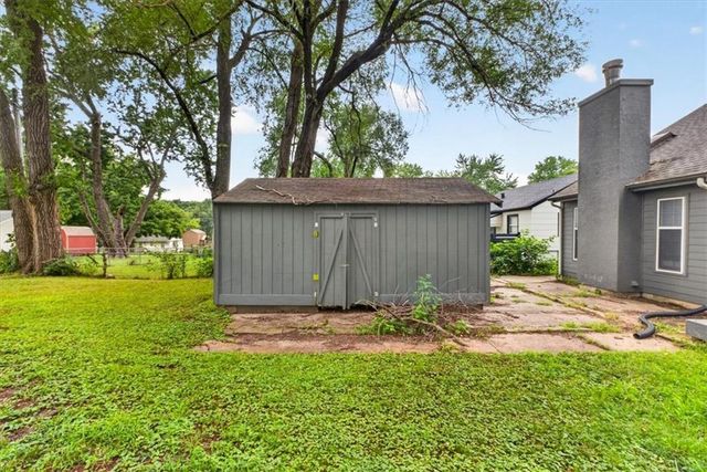 207 W North Avenue, Belton, MO 64012