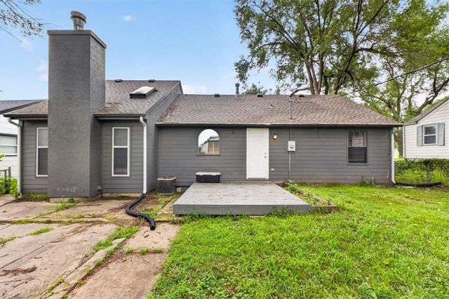 207 W North Avenue, Belton, MO 64012