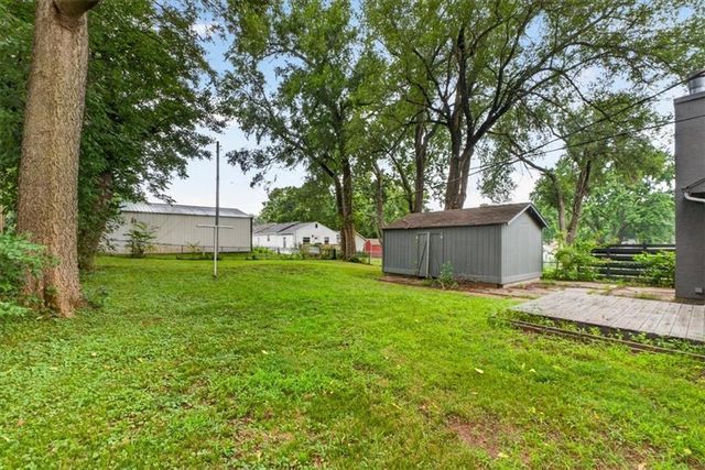 207 W North Avenue, Belton, MO 64012