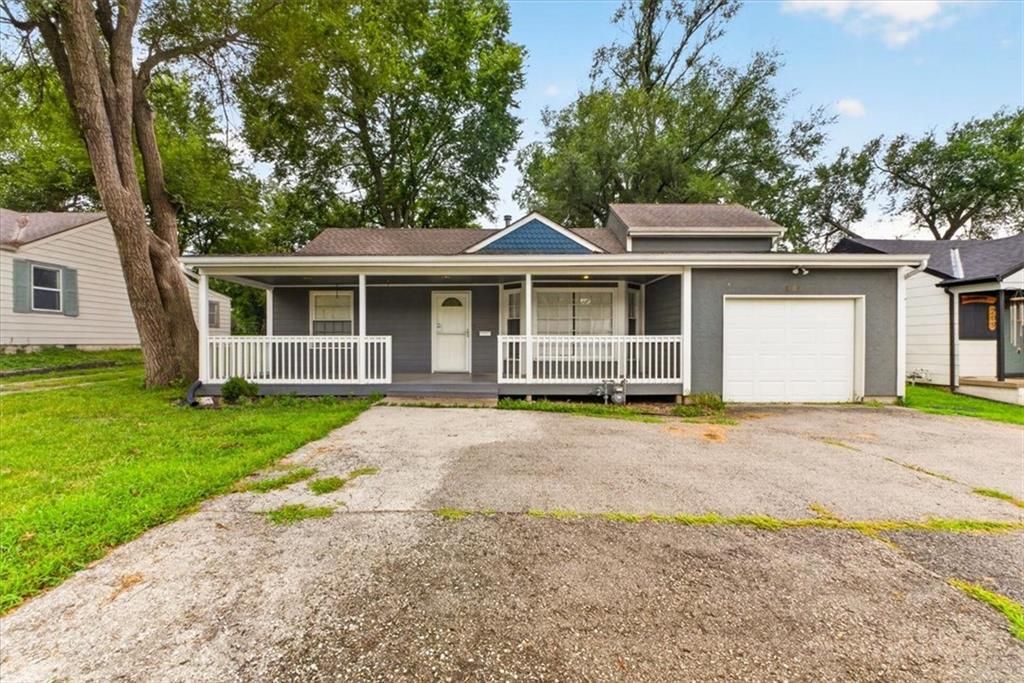 207 W North Avenue, Belton, MO 64012