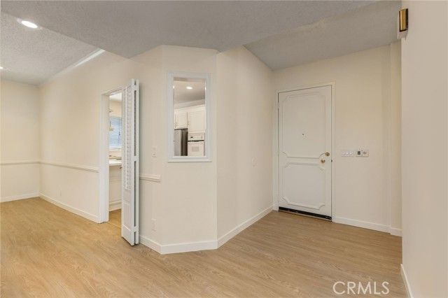 5216 Yarmouth 105, Encino (los Angeles), CA 91316