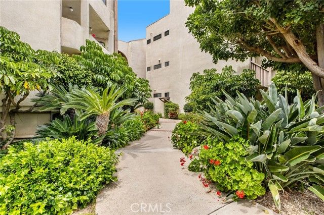 5216 Yarmouth 105, Encino (los Angeles), CA 91316