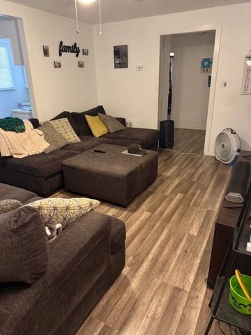 626 W Kenedy Ave, Kingsville, TX 78363