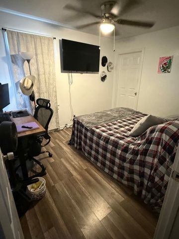 626 W Kenedy Ave, Kingsville, TX 78363