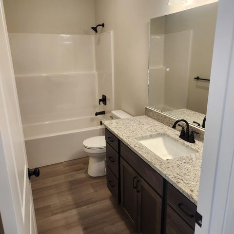 806 E Elm Street, Ozark, MO 65721