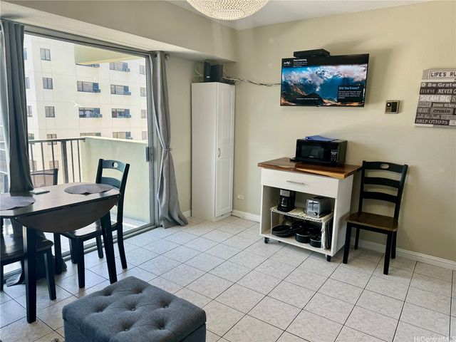 2440 Kuhio Avenue 1608, Honolulu, HI 96815