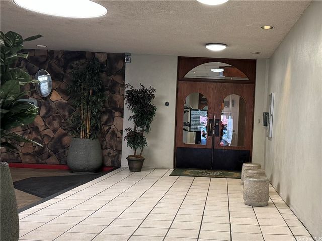 2440 Kuhio Avenue 1608, Honolulu, HI 96815