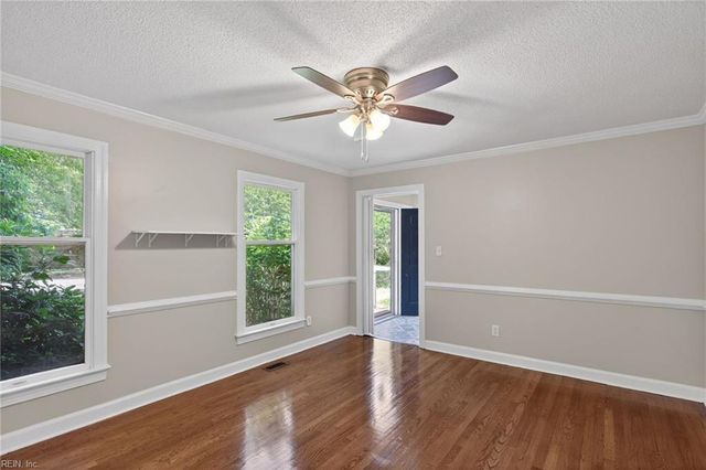 118 Sandpiper ST, Newport News, VA 23602