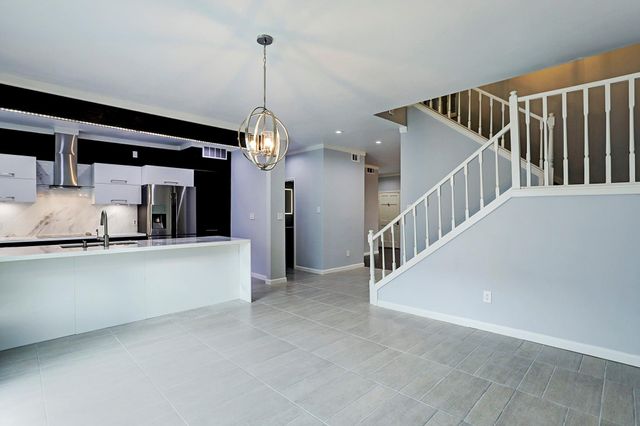 2323 Bering Drive 9, Houston, TX 77057