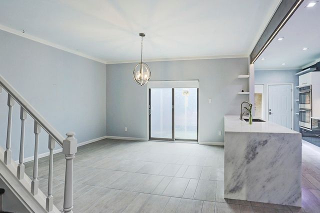 2323 Bering Drive 9, Houston, TX 77057