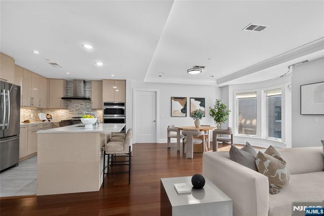 100 Eton Row 302, Weehawken, NJ 07086