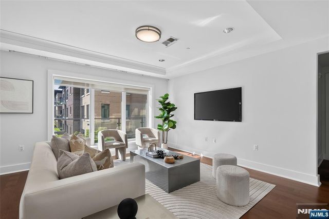 100 Eton Row 302, Weehawken, NJ 07086