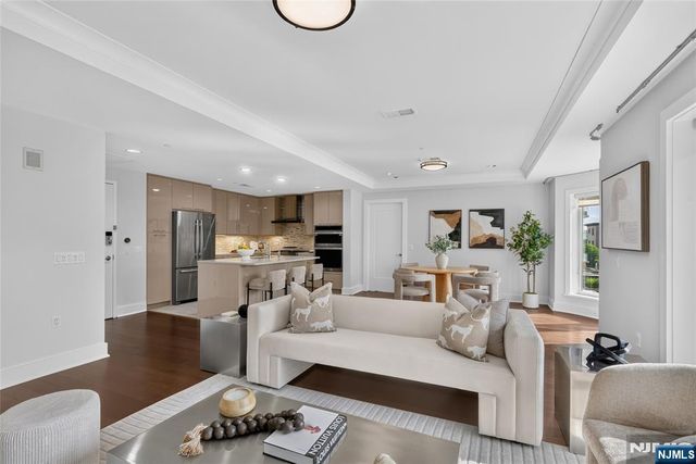 100 Eton Row 302, Weehawken, NJ 07086