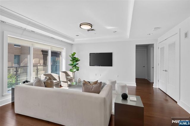 100 Eton Row 302, Weehawken, NJ 07086
