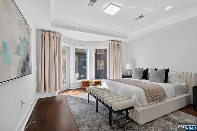 100 Eton Row 302, Weehawken, NJ 07086