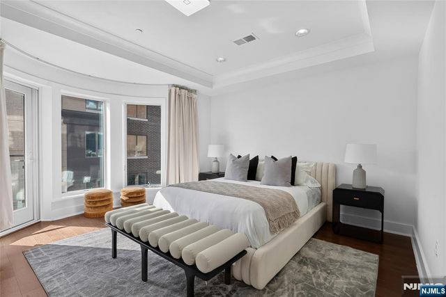 100 Eton Row 302, Weehawken, NJ 07086