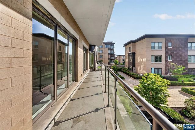 100 Eton Row 302, Weehawken, NJ 07086